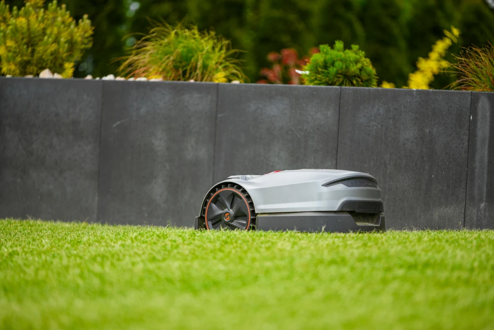 Sunseeker X3 PLUS RTK – budżetowy robot koszący do małych ogrodów do 1200 m²