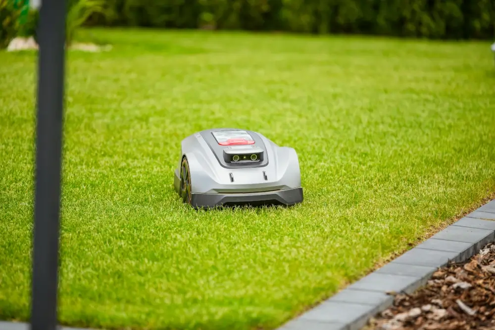 Sunseeker X3 PLUS RTK – budżetowy robot koszący bez przewodu ograniczającego do małego ogrodu do 1200 m²