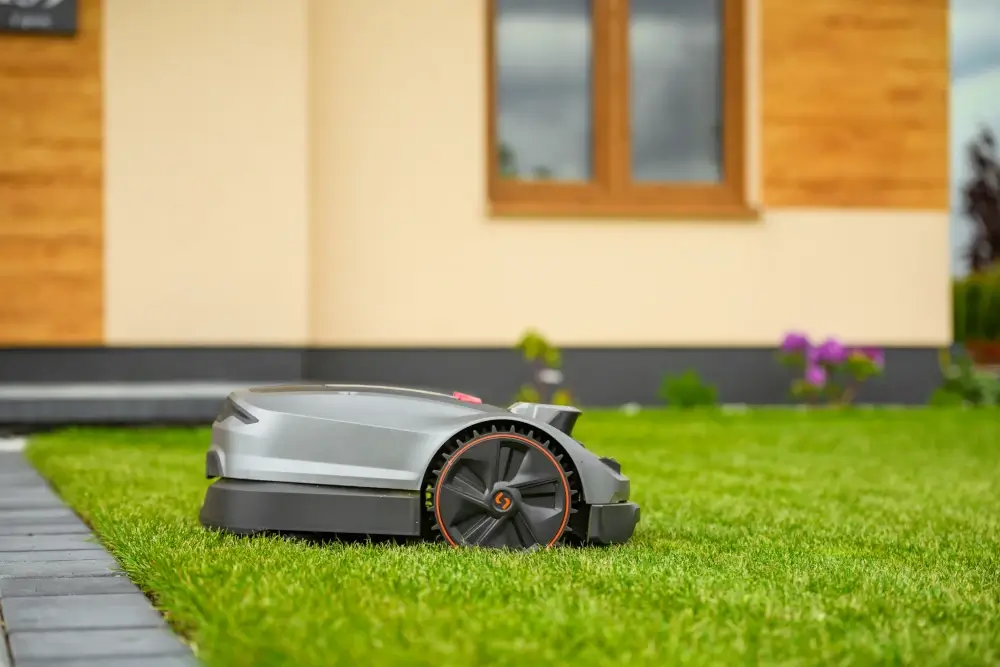 Koszenie krawędzi w Sunseeker X3 PLUS RTK – estetyczne obrzeża w ogrodzie przy domu